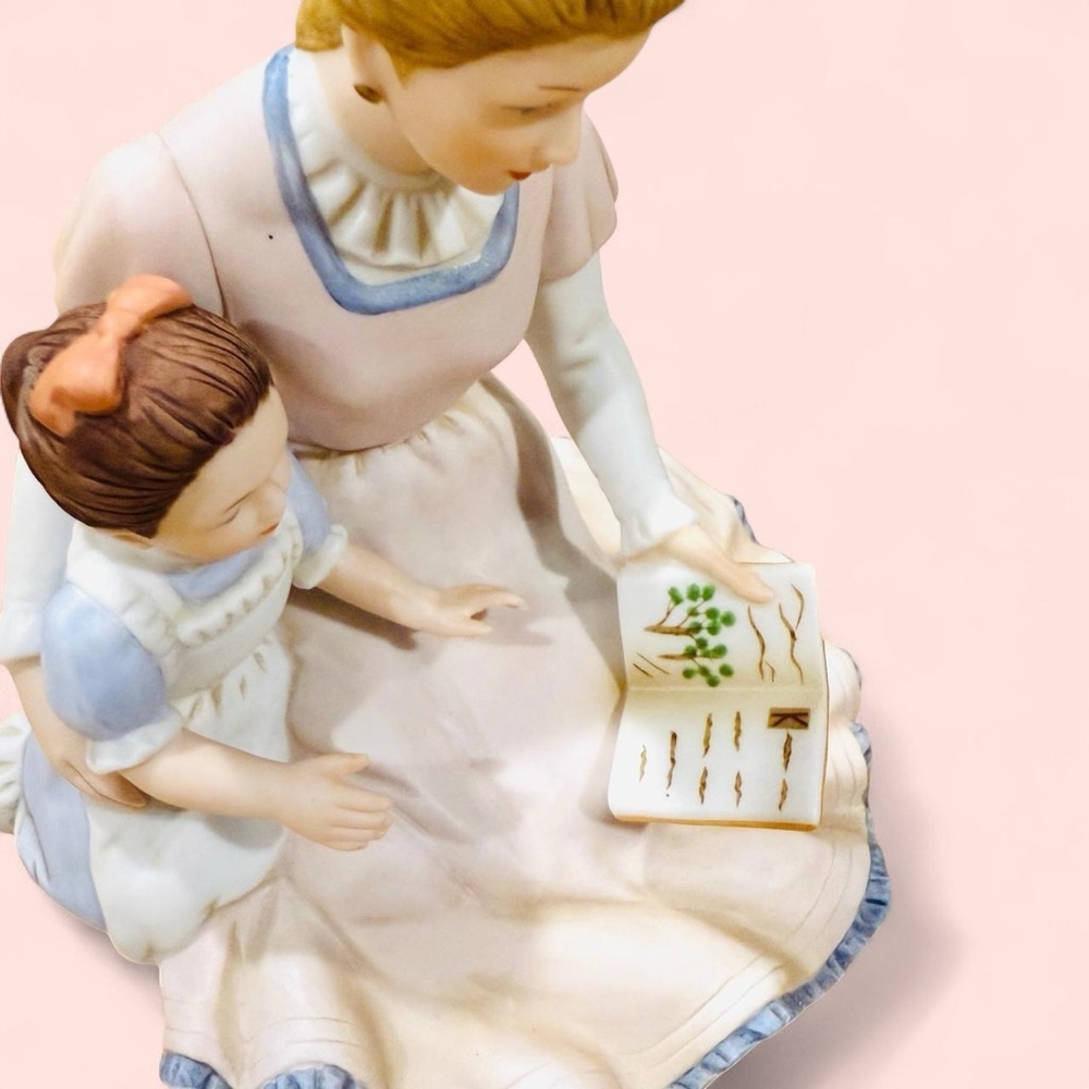 Vintage 90s Mother Child Reading Book Together Porcelain Figurine 88011